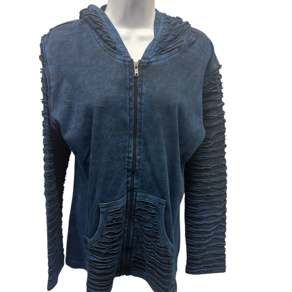 Size Large Stylish Blue Textured Jean Jacket. BLRD6